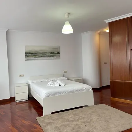 Cies Suitel López De Neira 28 - Your 4* Vigo